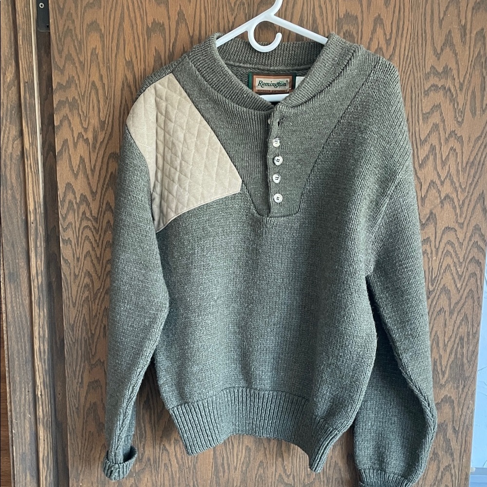 Vintage Remington Men's Olive Crewneck‎ Sweater